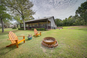 Cozy Checotah Retreat with Deck Near Eufaula Lake